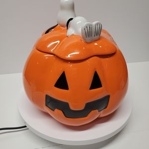 Peanuts & Rae dunn Happy Halloween snoopy Cookie Jar/ Candy jar